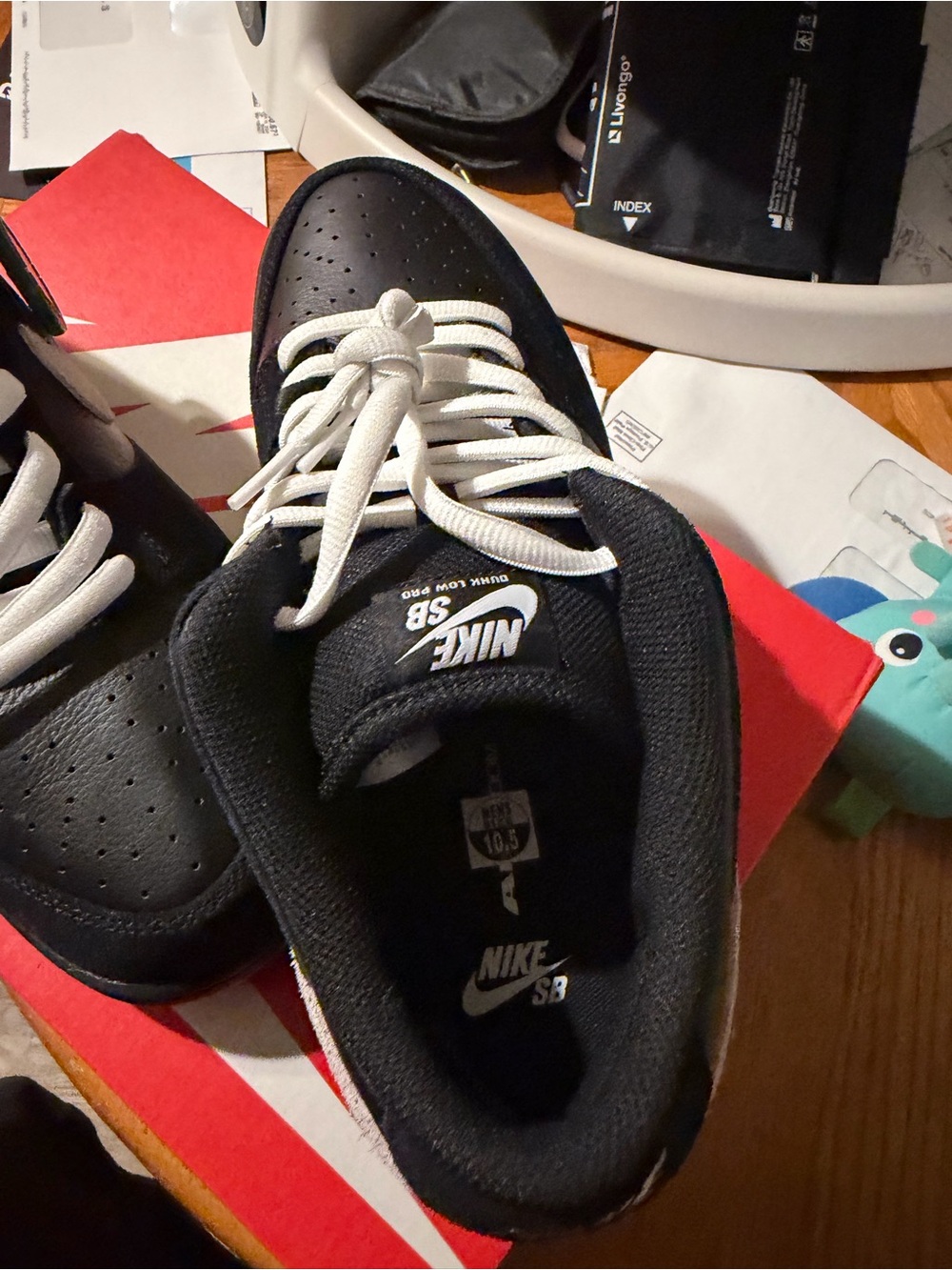 Nike Men’s Dunk SB Low Pro Black White Gum Outsole Size 10.5 - Picture 3 of 5